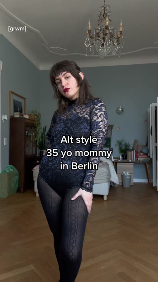 Post 4 by thevelvetdust on TikTok (video)