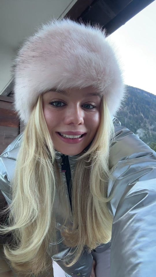 Post 1 by Eva Christie on TikTok (video)