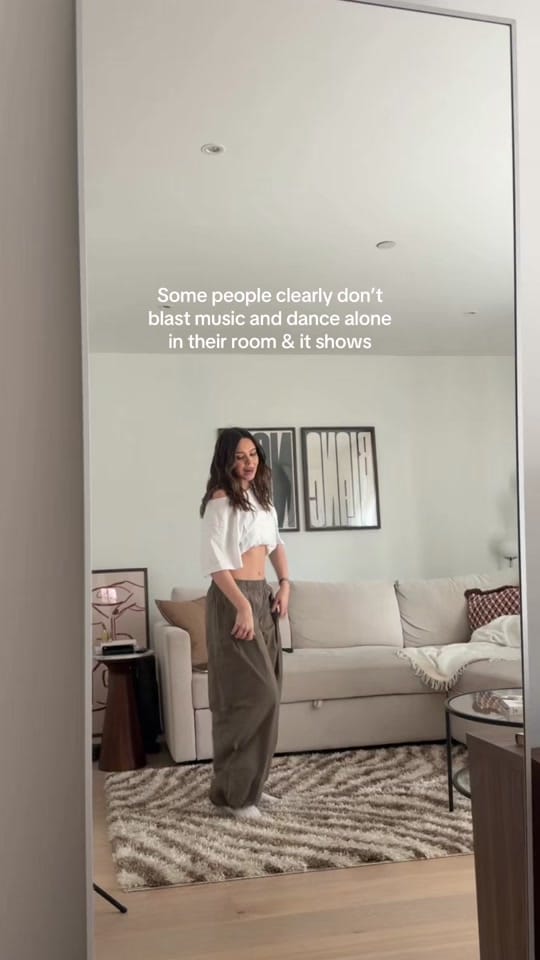 Post 6 by Laurie Elle on TikTok (video)