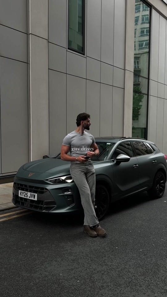 Post 10 by Alex Saunes on TikTok (video)