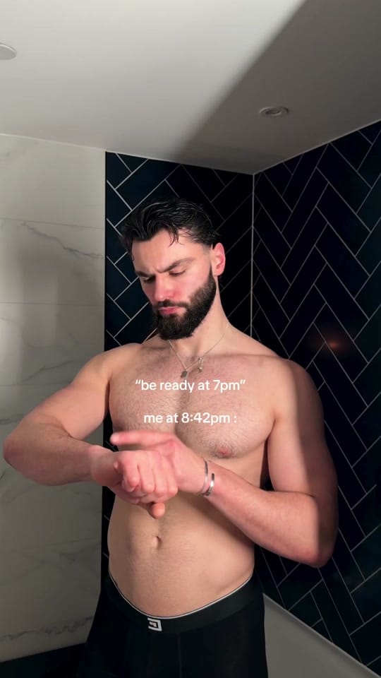 Post 6 by Alex Saunes on TikTok (video)