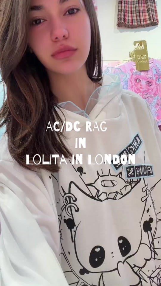 Post 1 by Lolita in London on TikTok (video)