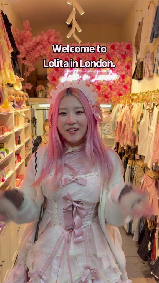 Post 9 by Lolita in London on TikTok (video)