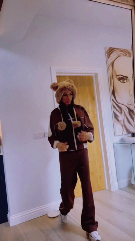 Post 2 by JYY London on TikTok (video)