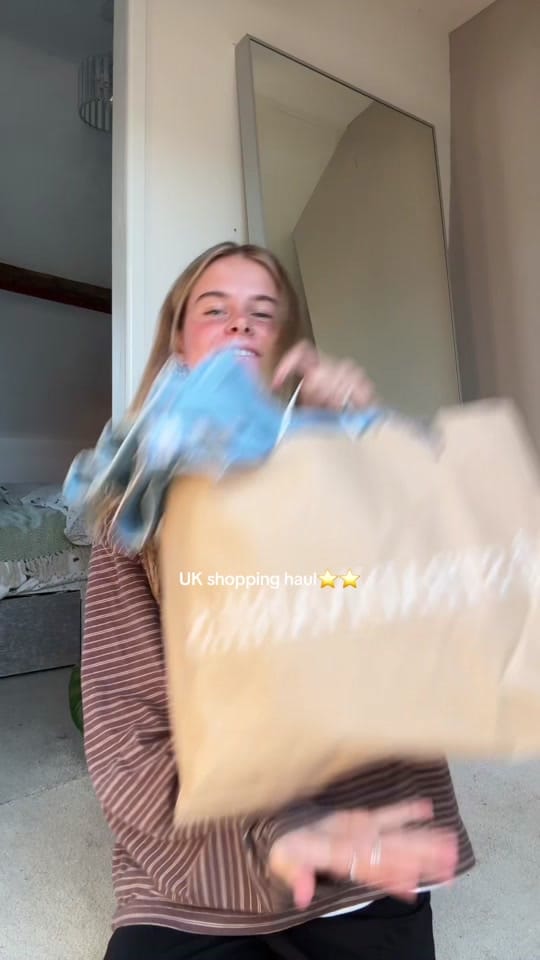Post 4 by Emily Anywhere🐬🐚🌺 on TikTok (video)