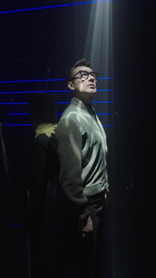 Post 2 by Hu Bing 胡兵 on TikTok (video)