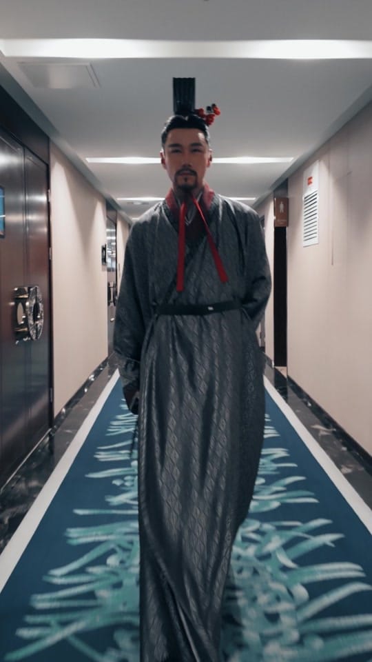 Post 3 by Hu Bing 胡兵 on TikTok (video)