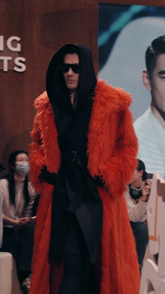 Post 9 by Hu Bing 胡兵 on TikTok (video)