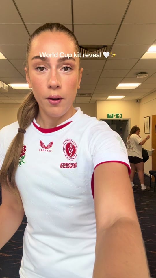 Post 8 by Holly Aitchison on TikTok (video)