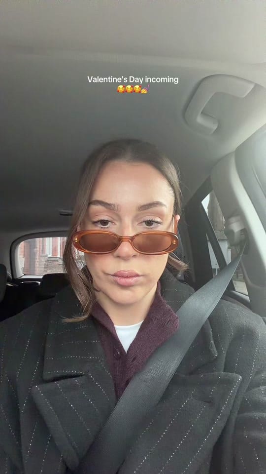 Post 6 by Holly Aitchison on TikTok (video)