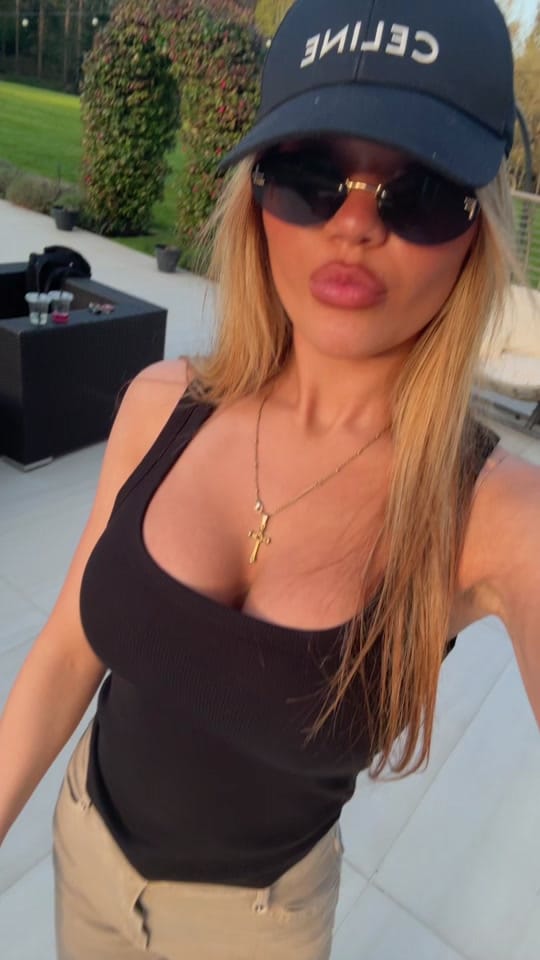 Post 4 by V on TikTok (video)