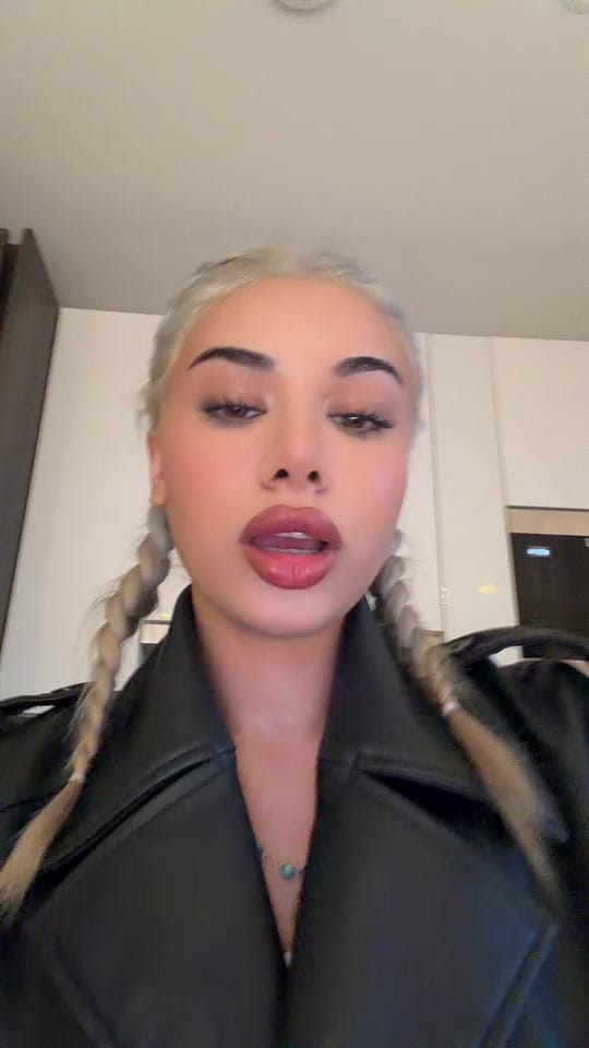 Post 7 by Helena🩷 on TikTok (video)