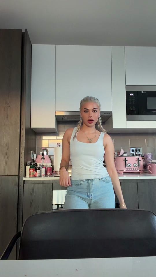 Post 6 by Helena🩷 on TikTok (video)