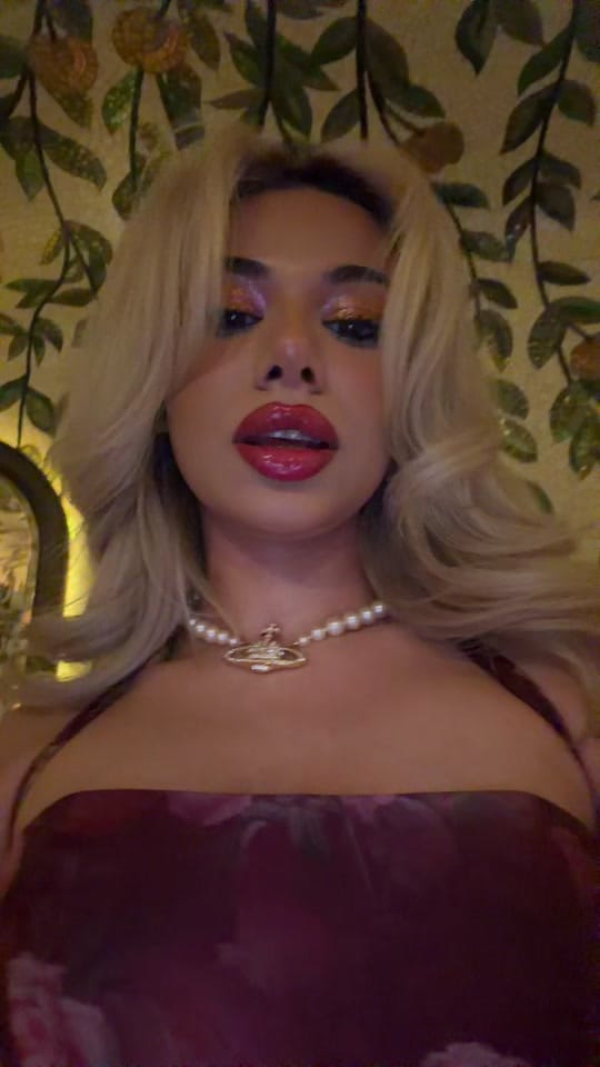 Post 3 by Helena🩷 on TikTok (video)