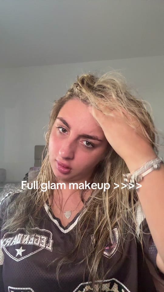 Post 6 by Olivia Carling on TikTok (video)