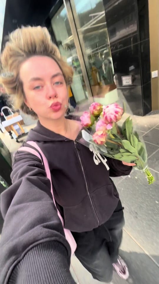 Post 1 by Eveealex on TikTok (video)