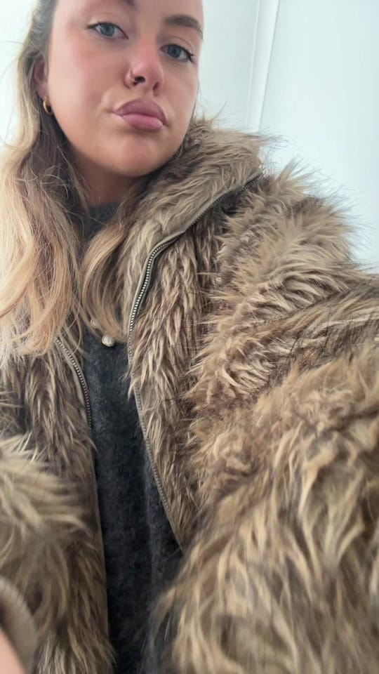 Post 7 by Eveealex on TikTok (video)