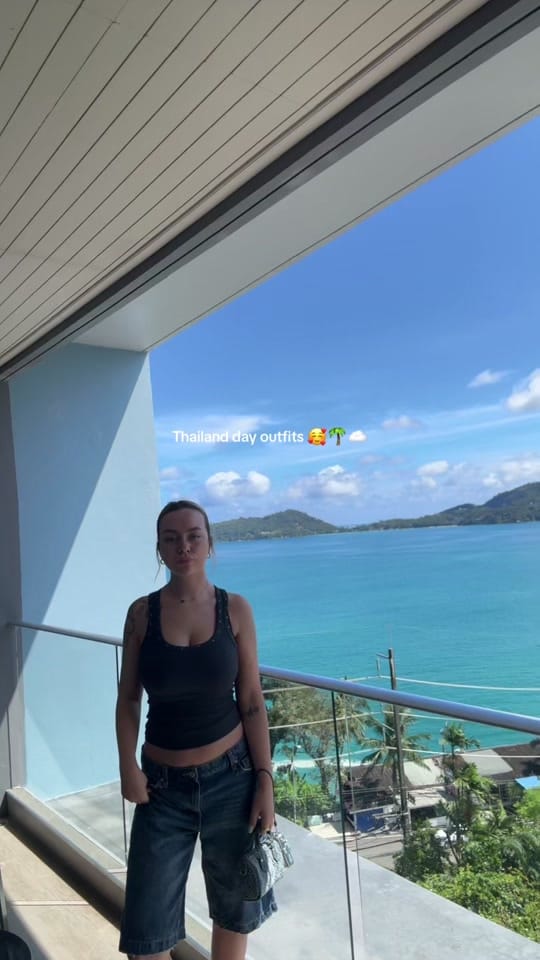 Post 9 by Eveealex on TikTok (video)