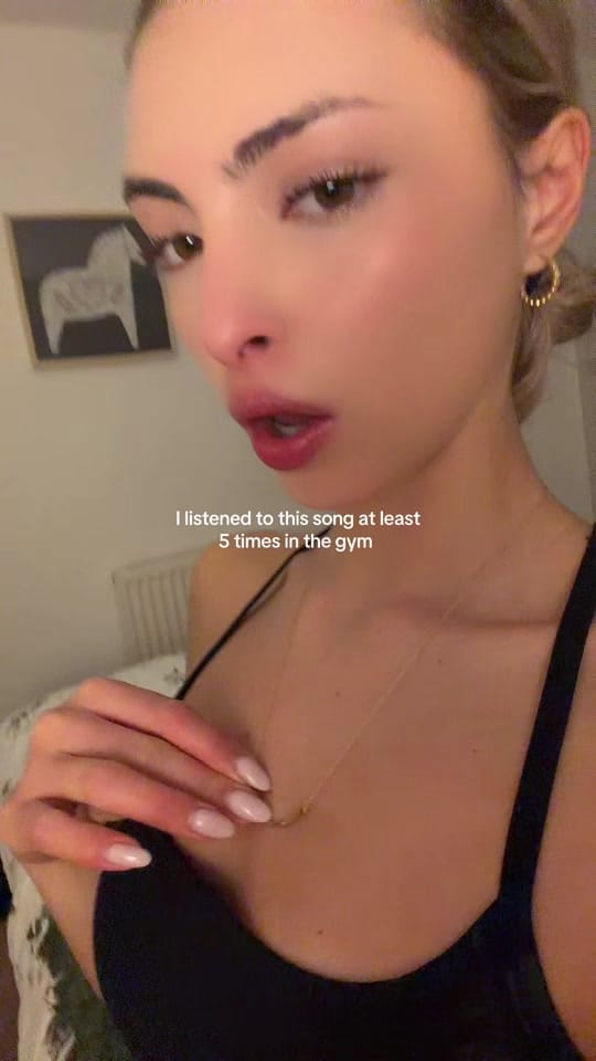 Post 2 by Lowri on TikTok (video)