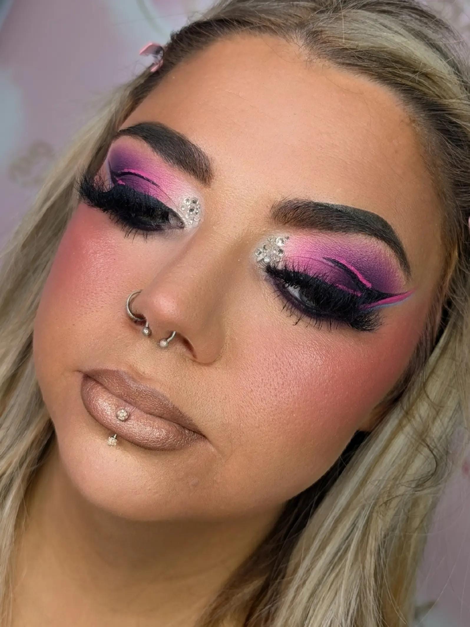 Post 2 by Drama Queen Lashes on TikTok (video)