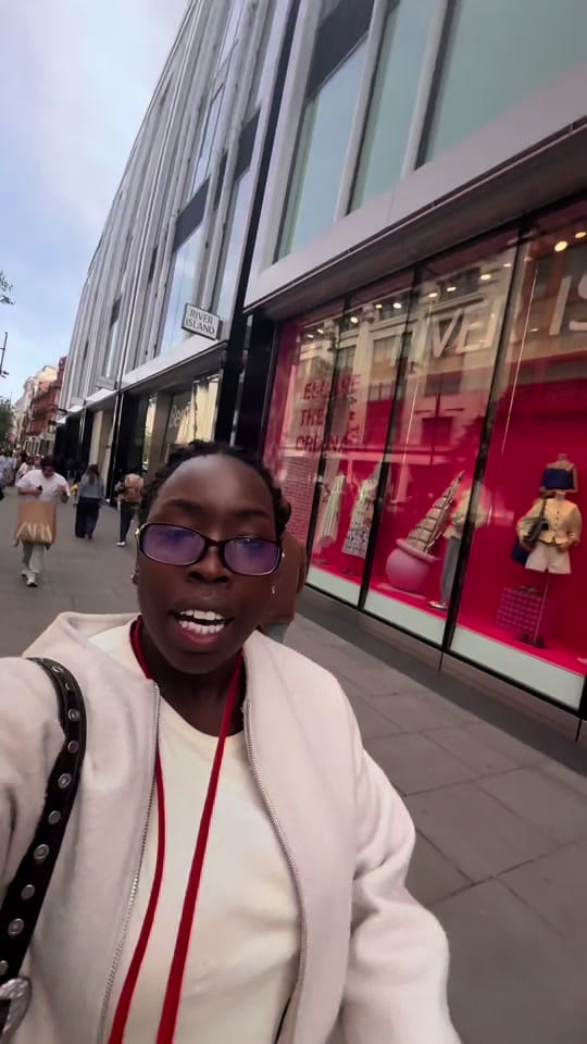 Post 2 by Laura Udba on TikTok (video)