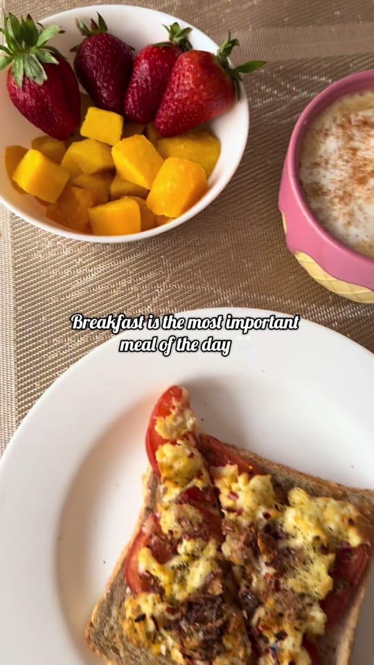 Post 2 by Mahnoor Khan on TikTok (video)