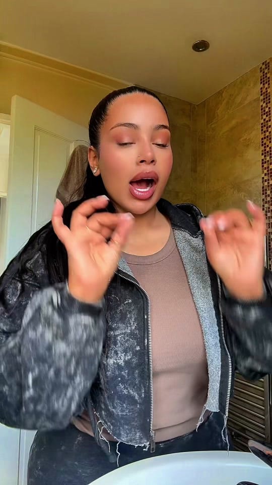Post 2 by Phiaslay on TikTok (video)