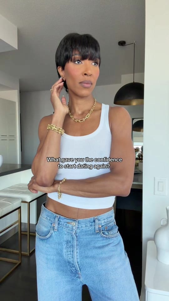 Post 5 by Sasha Exeter on TikTok (video)