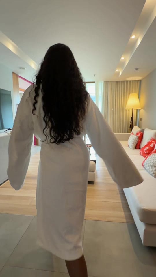 Post 2 by Sasha Exeter on TikTok (video)