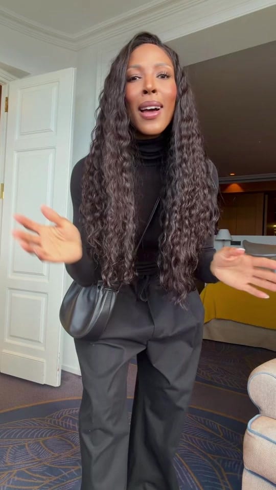 Post 8 by Sasha Exeter on TikTok (video)