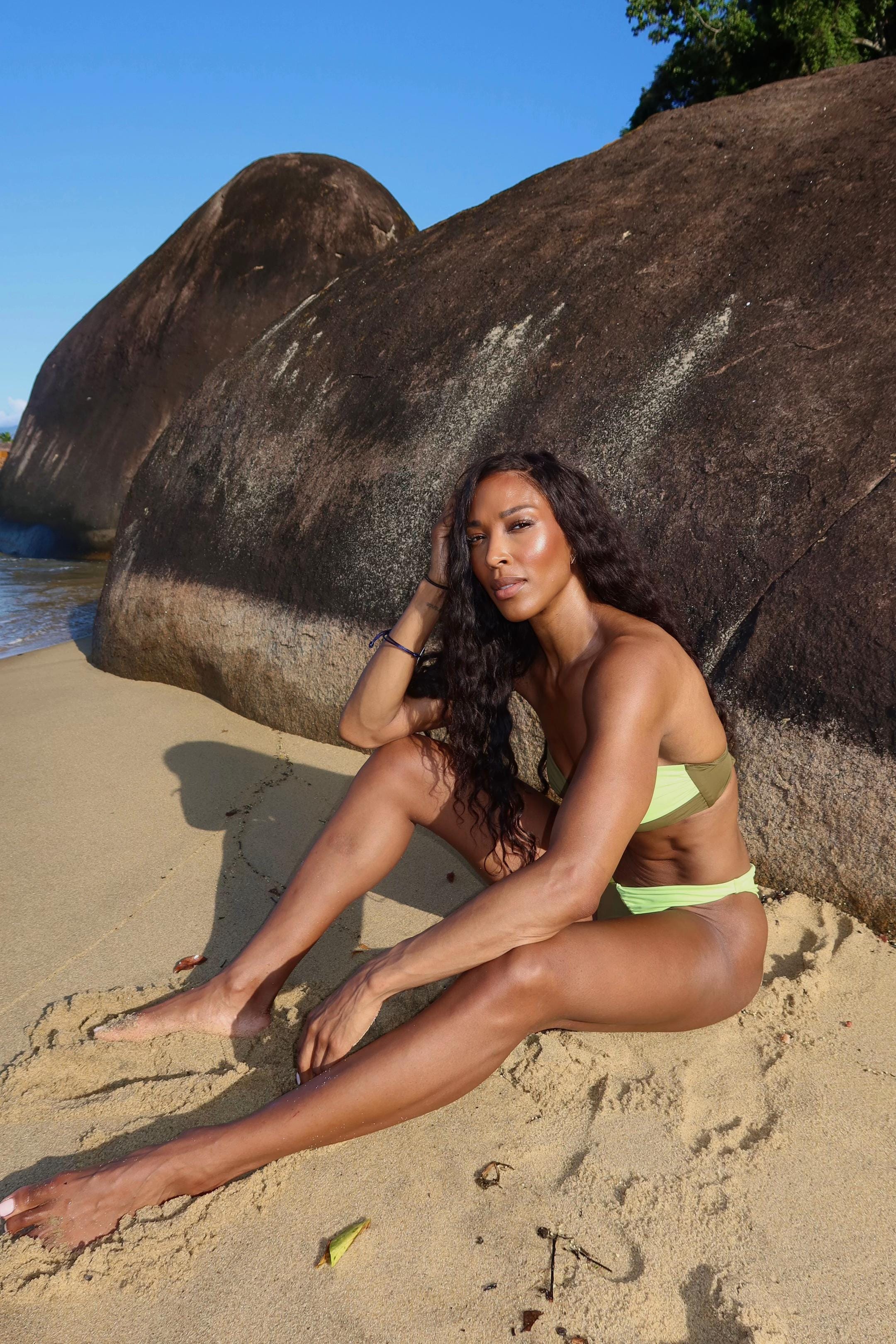 Post 1 by Sasha Exeter on TikTok (video)