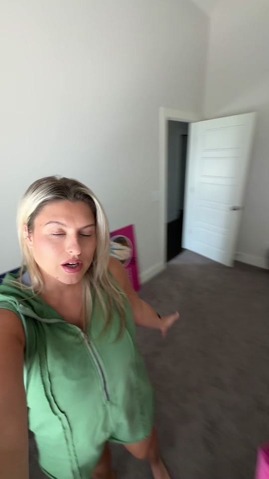Post 2 by Chelsea Cooper Tesoriero on TikTok (video)