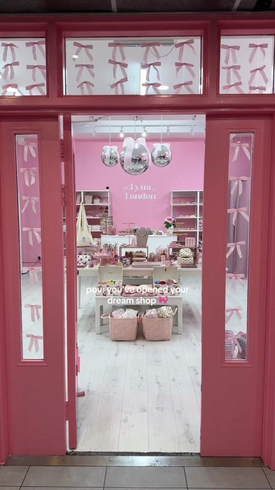 Post 4 by lyna.london on TikTok (video)