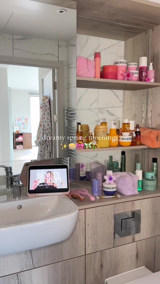 Post 7 by Emilia on TikTok (video)