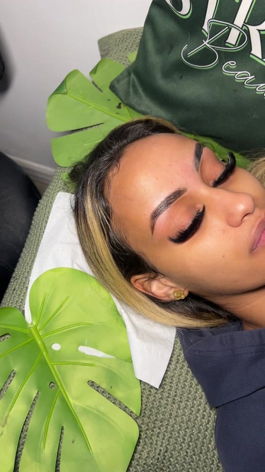 Post 2 by Yasmin | Lashes | Brows 💚 on TikTok (video)