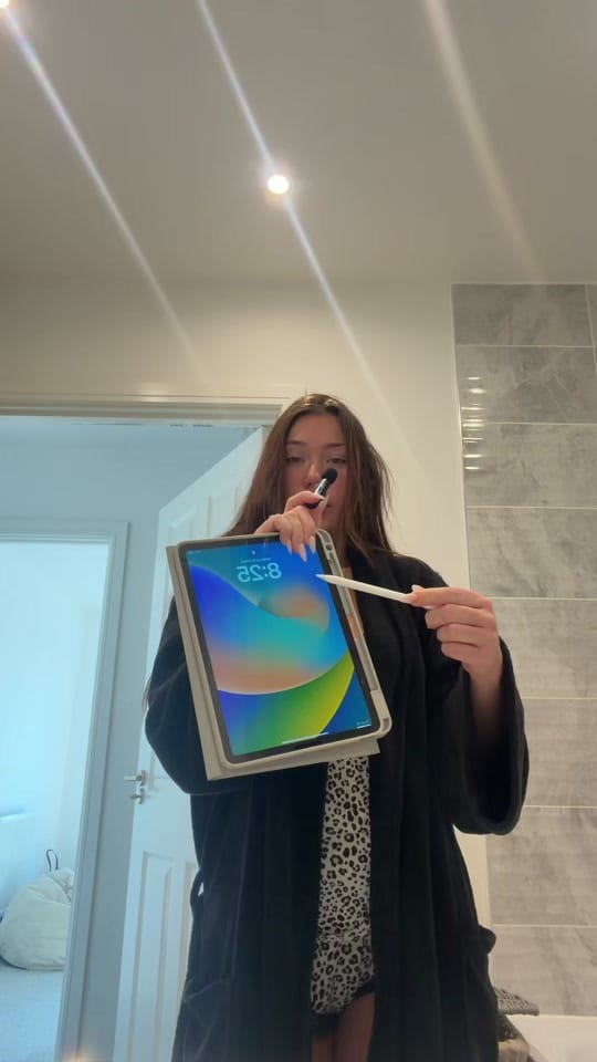 Post 1 by AcrylixByA on TikTok (video)