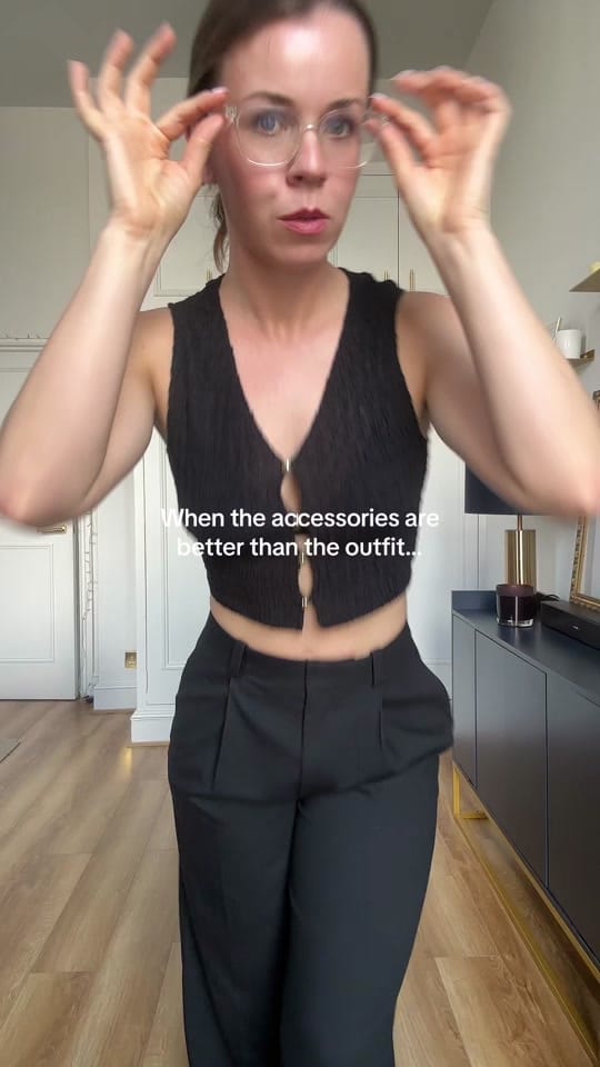 Post 2 by Suli Bee on TikTok (video)