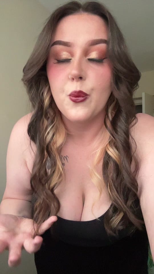 Post 2 by ❤️Chloe❤️ on TikTok (video)