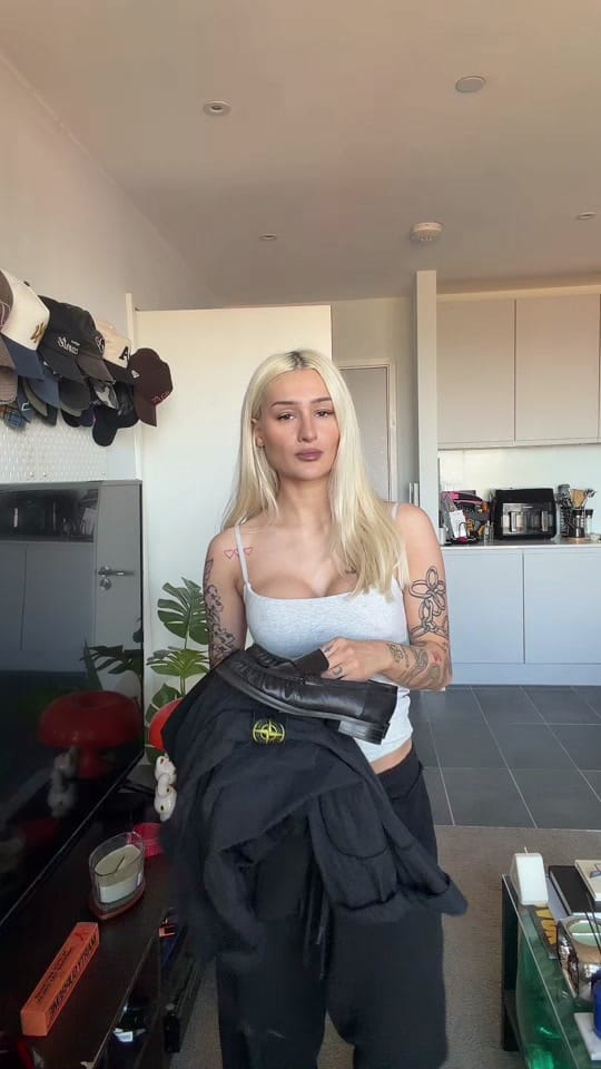 Post 2 by Charly on TikTok (video)