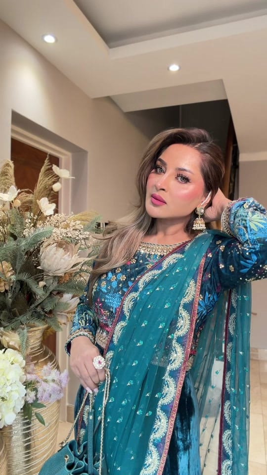 Post 7 by Selina Manir on TikTok (video)