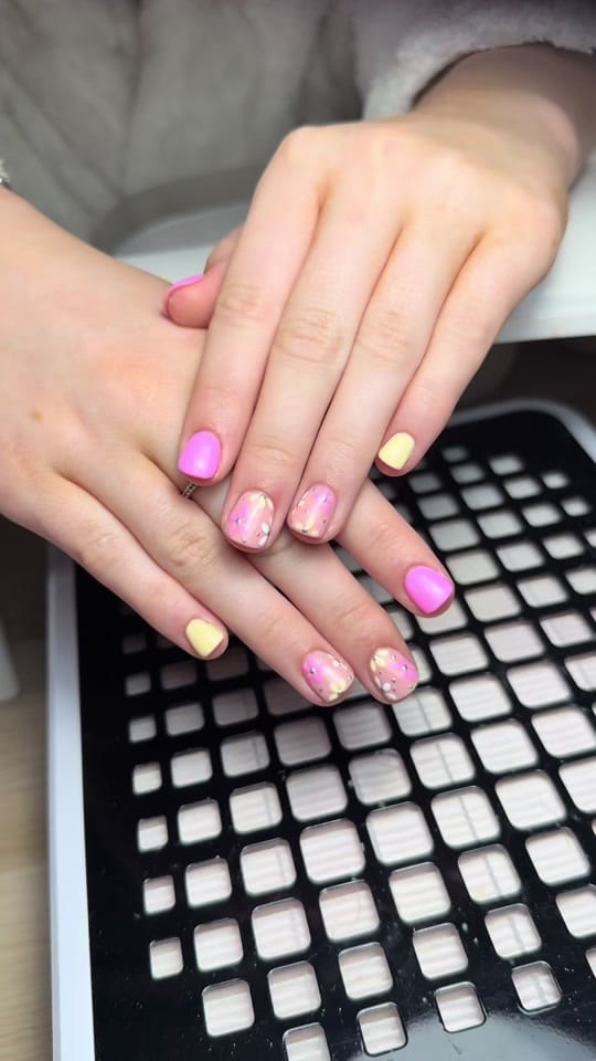 Post 2 by nailsbyKirsty on TikTok (video)