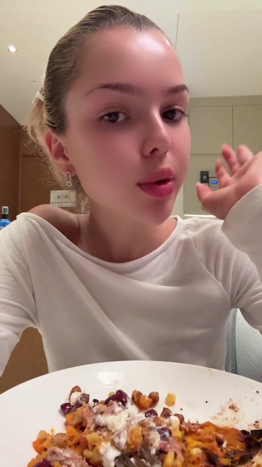 Post 8 by Jennie Dimova on TikTok (video)
