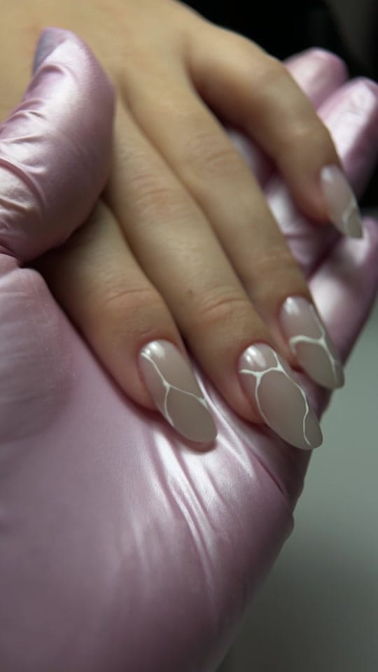 Post 7 by IoanaMuresan Nail trainer on TikTok (video)