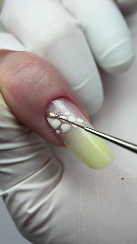 Post 4 by IoanaMuresan Nail trainer on TikTok (video)