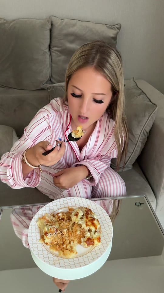 Post 2 by daroczimaterika_dubai on TikTok (video)