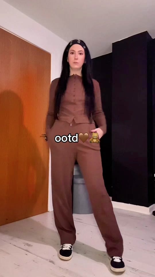 Post 7 by Ella on TikTok (video)