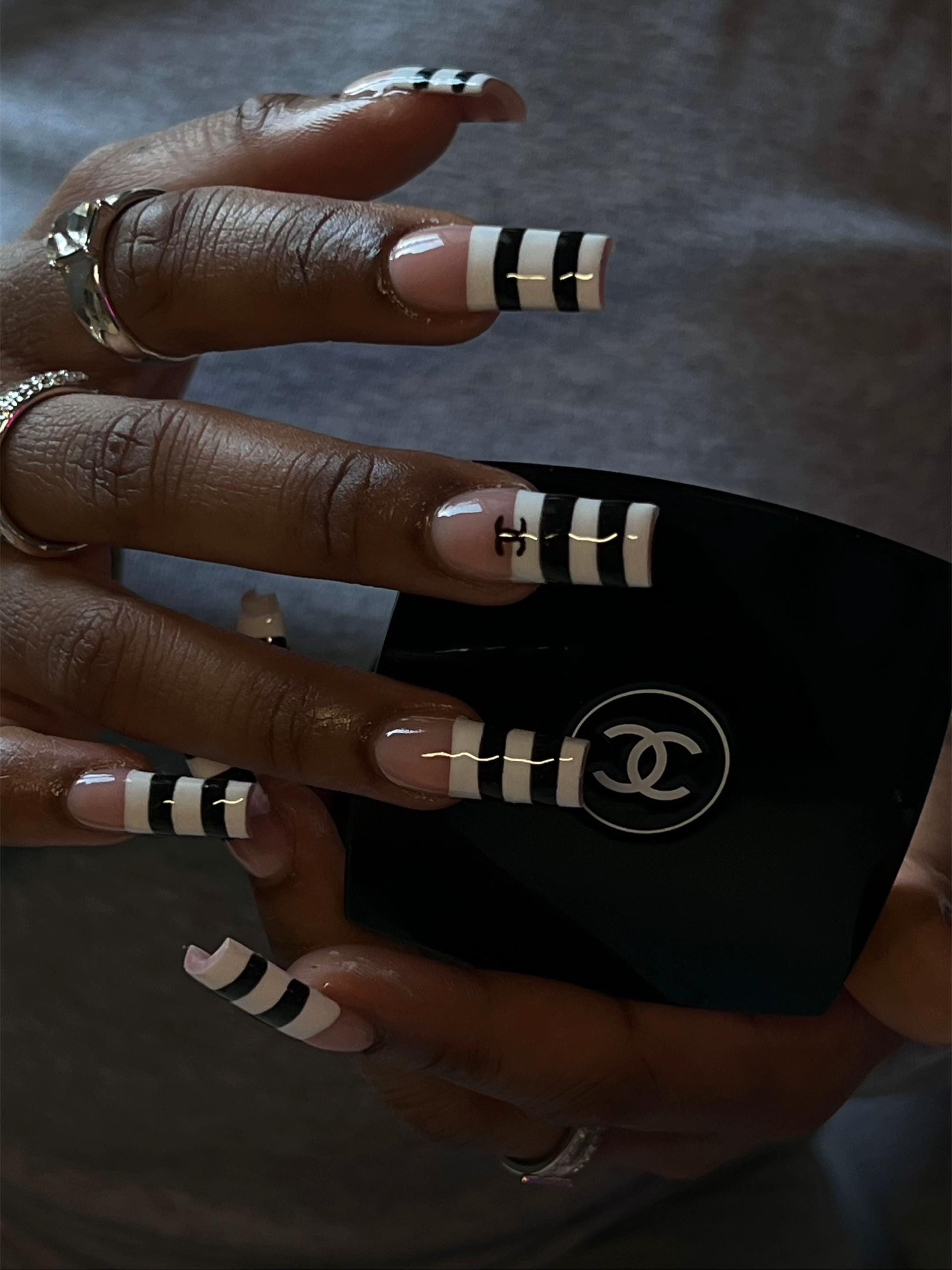 Post 7 by essvibess nails🧞‍♀️👩🏽‍🎨✨🪐 on TikTok (video)