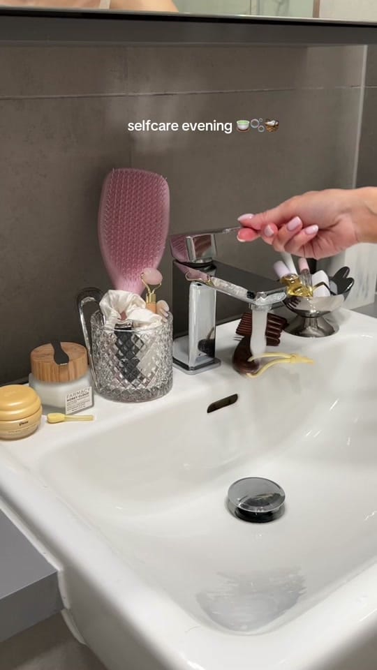 Post 5 by Lina on TikTok (video)