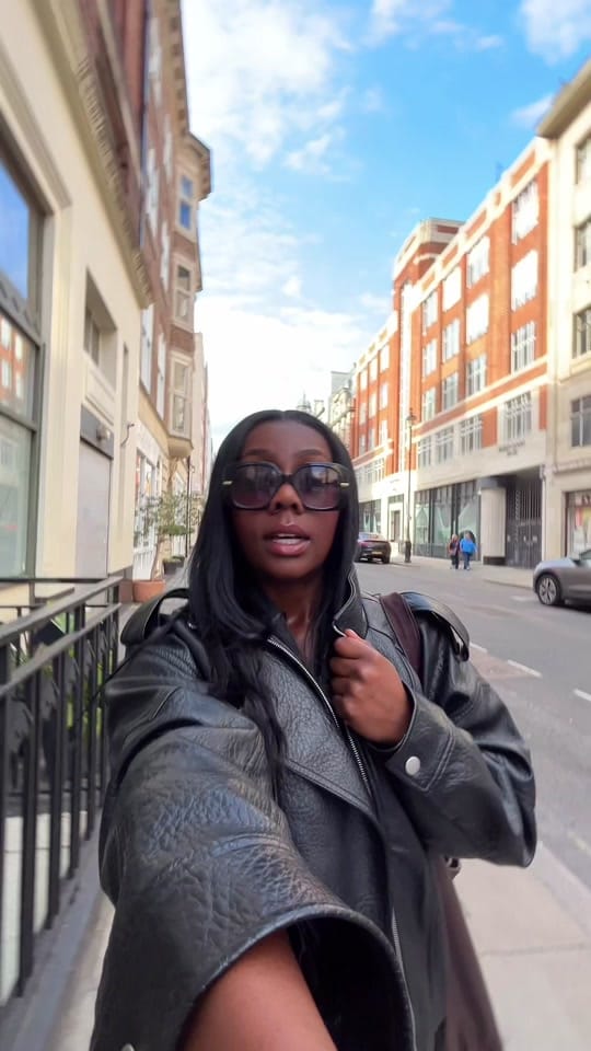 Post 2 by Stefany Kelvns on TikTok (video)