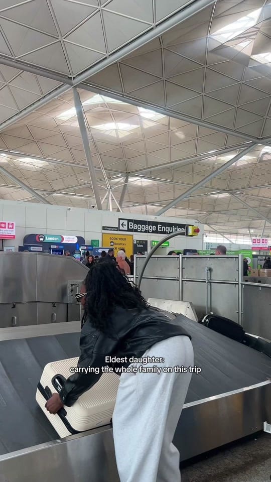 Post 10 by Stefany Kelvns on TikTok (video)